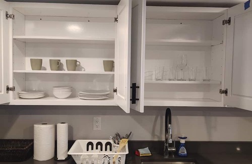 Downtown Hartford Apartment | Fully Furnished Private 1-bed Boutique Building FREE UTILITIES/GYM/POOL