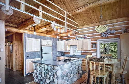 Medford House | Beautiful Log Home with City View! 2 bedroom 2 bath home in the mountain woods.