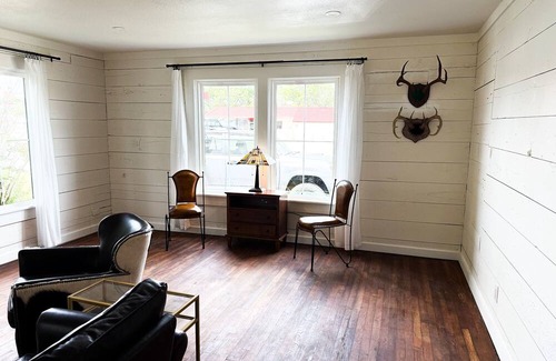 Albany House | The Western Belle