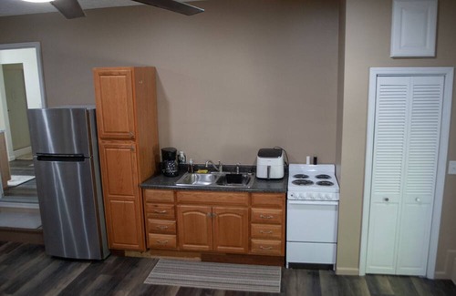 Fairview Park Apartment | Peaceful and charming apartment in Clinton, Indiana