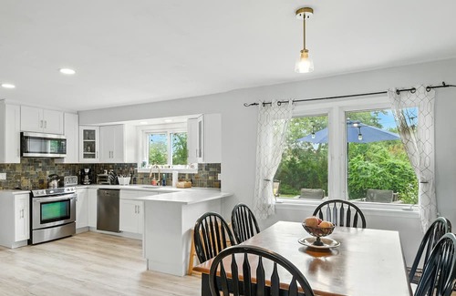 West Babylon House | 4BR Waterfront Ryder Cup Rental w/Hot Tub, Fishing