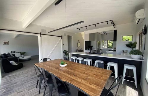 Lake Okareka Apartment | Rotorua Lake Ōkareka Studio with Views, Spa & BBQ