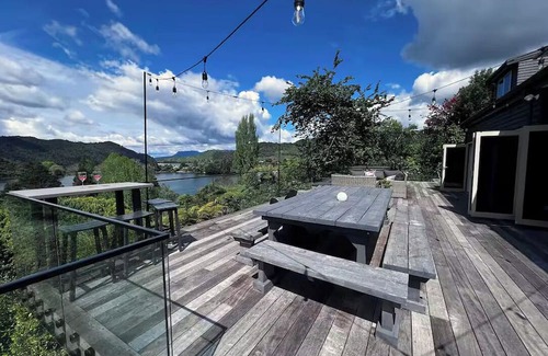Lake Okareka Apartment | Rotorua Lake Ōkareka Studio with Views, Spa & BBQ