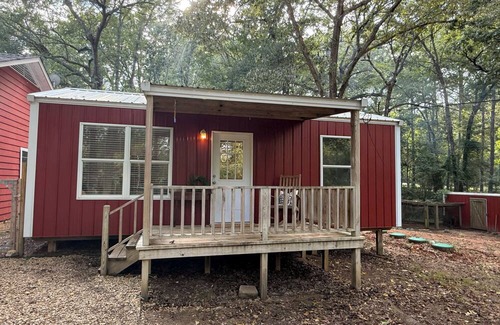 Whitehouse Cabin | Whitehouse Woods Hideaway