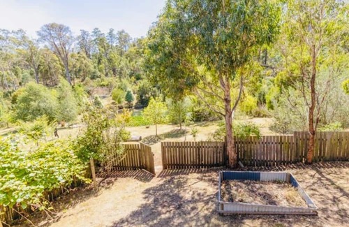 Swan Bay Cottage | Cosy cottage on the Tamar - 15 minutes to Launceston/Vineyards