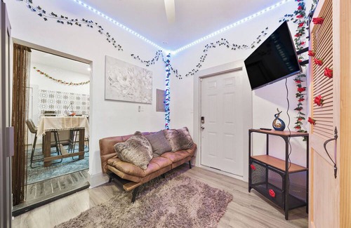 Alta Vista Apartment | San Antonio Getaway I Near Downtown & Airport