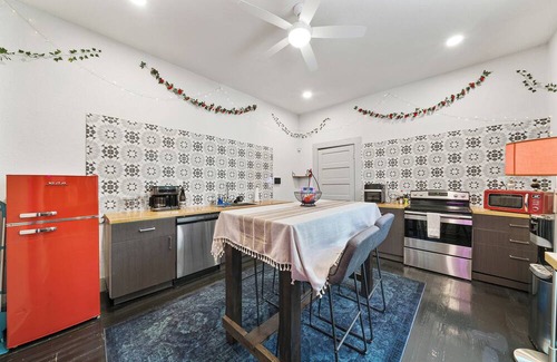Alta Vista Apartment | San Antonio Getaway I Near Downtown & Airport