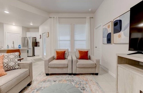 Temple House | Family-Ready Retreat - Baylor, VA, Temple College