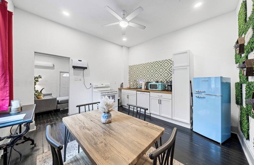 Alta Vista Apartment | San Antonio Historic Apt l Central & Near Airport
