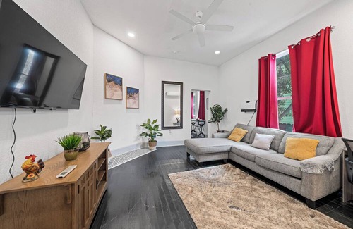 Alta Vista Apartment | San Antonio Historic Apt l Central & Near Airport