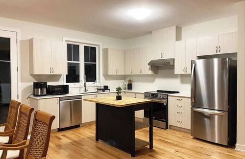 Dwight House | Muskoka Adventure Base Bike Hike Campfires - Forest View Cottage