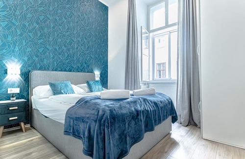 Mariahilf Hotel | Peaceful Room Near Westbahnhof | Ensuite & WiFi