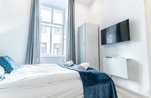 Mariahilf Hotel | Peaceful Room Near Westbahnhof | Ensuite & WiFi