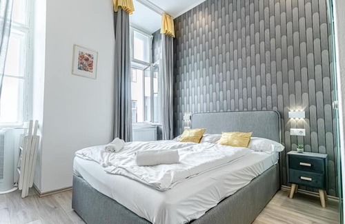Mariahilf Hotel | Beautiful Room, Wifi & TV, Near Mariahilferstraße