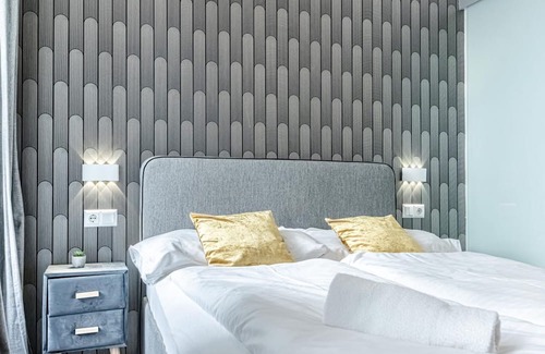 Mariahilf Hotel | Beautiful Room, Wifi & TV, Near Mariahilferstraße