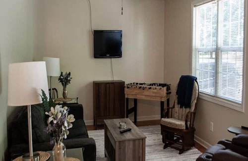 Fairview Park Apartment | Quiet and sophisticated apartment with AC in Clinton