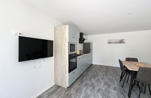 Anglade Apartment | Bright 2-bedroom apartment near Blaye, ideal for workers and travellers