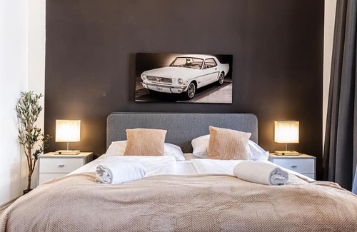 Mariahilf Hotel | Cozy Hotel Room with View | Mariahilferstr