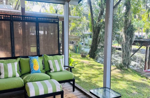 Astor Cottage | Charming 1-bedroom in Astor direct St Johns River,with Boat Dock.