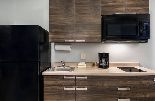 Sundance Hotel | Explore Buckeye with Ease—Pet-Friendly Accommodation and Free Parking Await