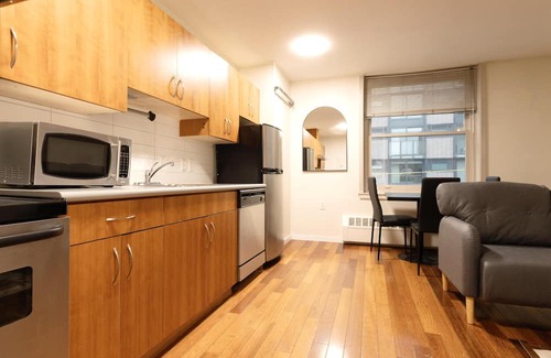 Gastown Apartment | Pet Friendly Furnished One Bedroom@440 Richards