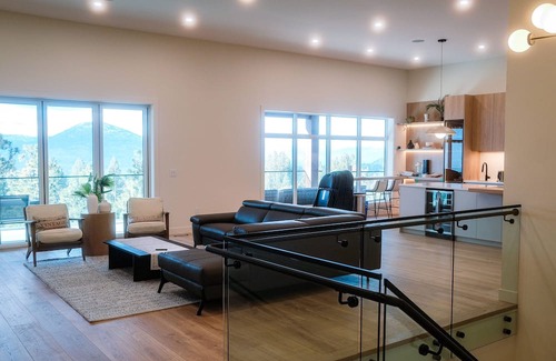 Okanagan-Similkameen House | Sky view Retreat with pool, movie theatre and views