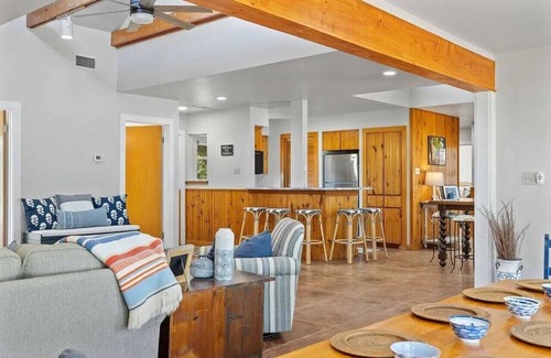 Breckenridge House | Life is better at the Lake! 3 bedroom + loft sleeps 10. Hubbard Creek Lake