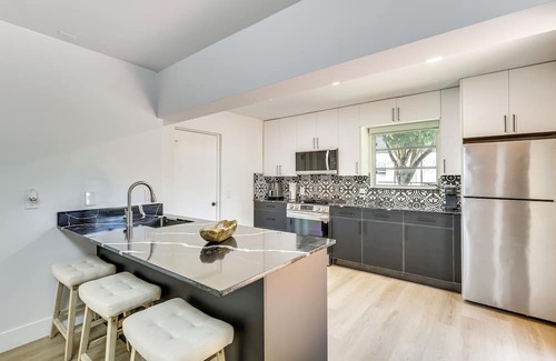 Coral Springs House | Walk to City Center: Modern Coral Springs Getaway