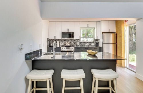 Coral Springs House | Walk to City Center: Modern Coral Springs Getaway