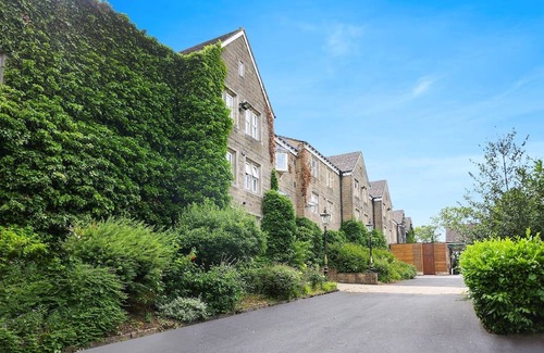 Bradford Apartment | Bradford|Bridal Suite