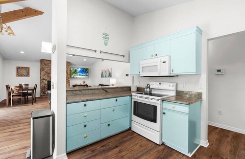Longbeach Village House | Peacock Place LBK - Gorgeous 3-bedroom house in Longboat Key
