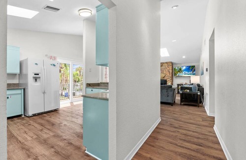 Longbeach Village House | Peacock Place LBK - Gorgeous 3-bedroom house in Longboat Key