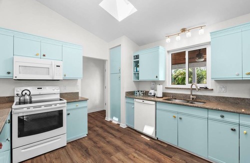 Longbeach Village House | Peacock Place LBK - Gorgeous 3-bedroom house in Longboat Key