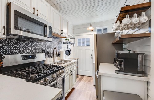 University District House | Upgraded Historical Gem 5BR/4Ba/with AC in U District