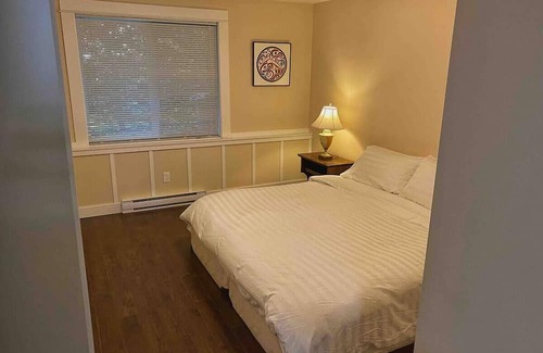 Chemainus Bed & Breakfast | Stylish West Coast King Suite B&B