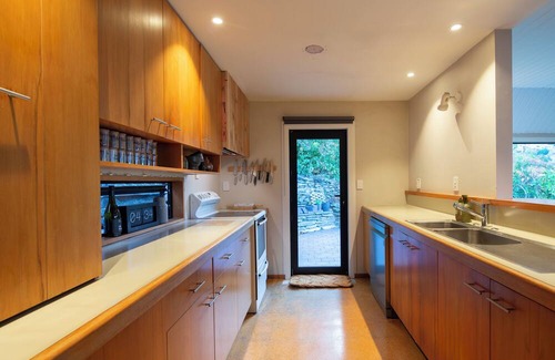 Fernhill House | Gorgeous 5-bedroom house with hot tub in Queenstown