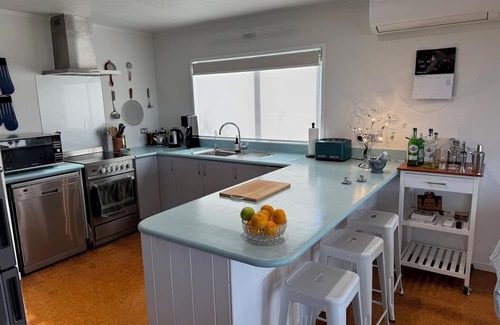Cable Bay House | Breathtaking Bay Views | Walk to Coopers Beach
