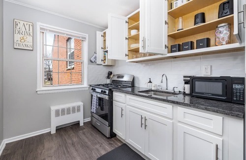 West Hartford Apartment | West Hartford Affordable, NEW, & Parking Included