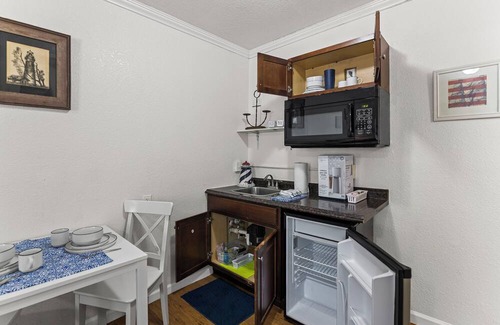 Paola Apartment | Studio Apartment Charming Kansas Hideaway Near Downtown w/Parking