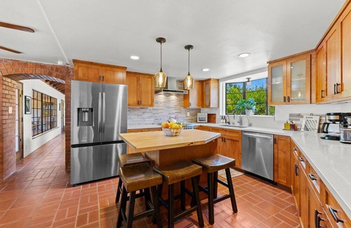 Fallbrook House | Fallbrook Retreat in the Heart San Diego Wine Country with Sauna + Cold Plunge