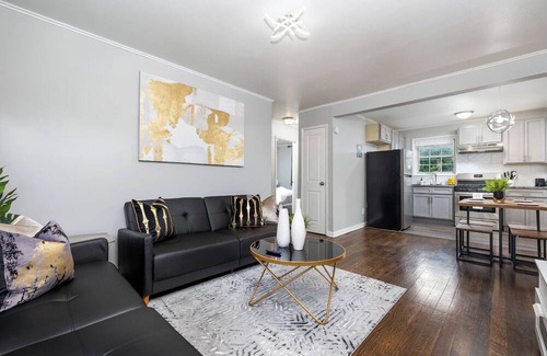 West Hartford Apartment | Nearest to Blue Back Square - Affordable w/KING Bed