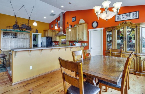 Thurston House | 10 Mi to Eugene: Countryside Home w/Mtn Views!