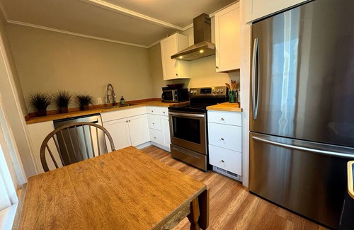 Greenfield Apartment | Charming Country-Chic 1BR in Greenfield – King Bed, Rain Shower, Near Berkshires