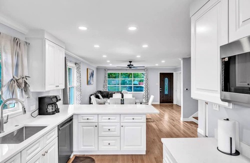 Elmhurst Apartment | Elmhurst Gem – Ideal Mid-Term Rental, Top Location