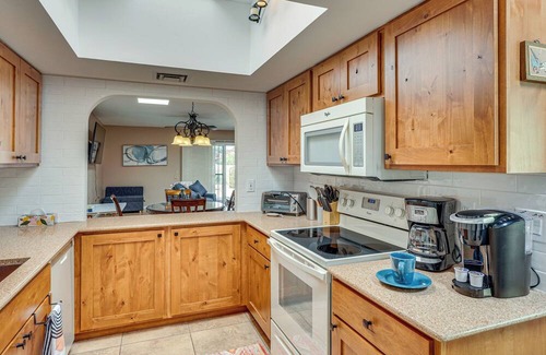 Green Valley House | Quiet Townhome w/Mountain Views in Green Valley
