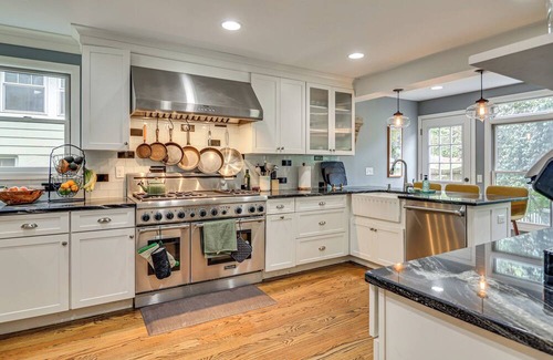 West Orange House | Easy Train Access to NYC! Elegant Family Retreat
