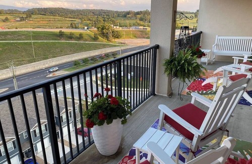 Bluff City Condo | New, SpeedwaySkyview 3BR/3BA@BMS