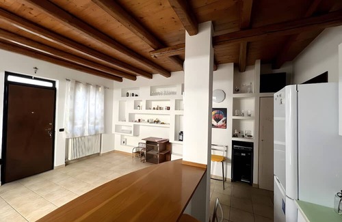 Monguzzo Apartment | Apartment 'La Casa Del Barba' with Wi-Fi