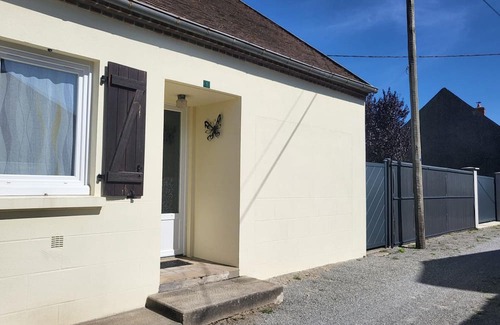 Bransat Cottage | Family home in the heart of Allier with enclosed garden, parking, and air conditioning