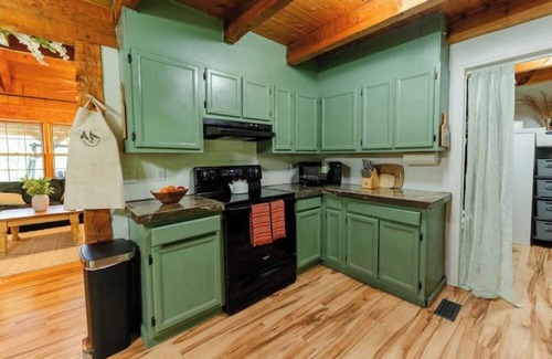 Dickson Cabin | Cozy Cabin and Homestead